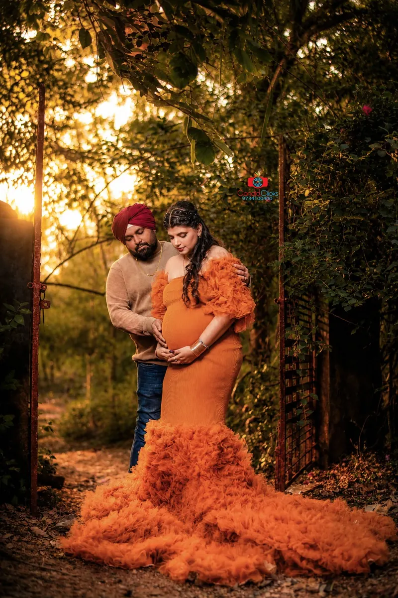 Sunset maternity photoshoot with expecting couple by Candid Clicks