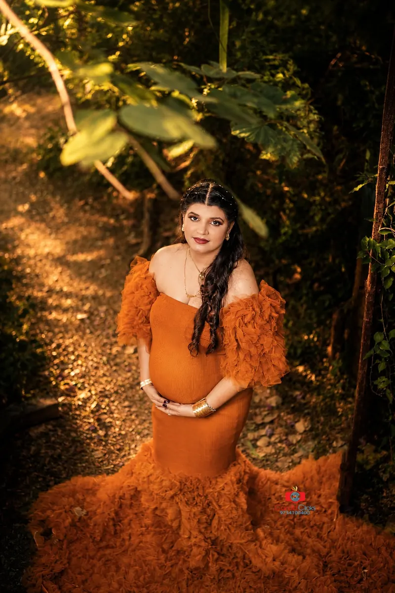 Forest maternity portrait of an expecting mother in Asansol by Candid Clicks