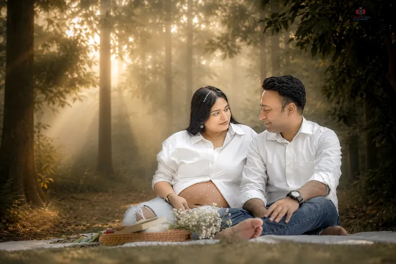 Natural-light maternity couple photoshoot in Asansol by Candid Clicks