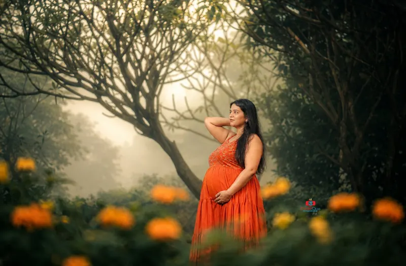 Pregnancy photoshoot with expecting couple in West Bengal by Candid Clicks